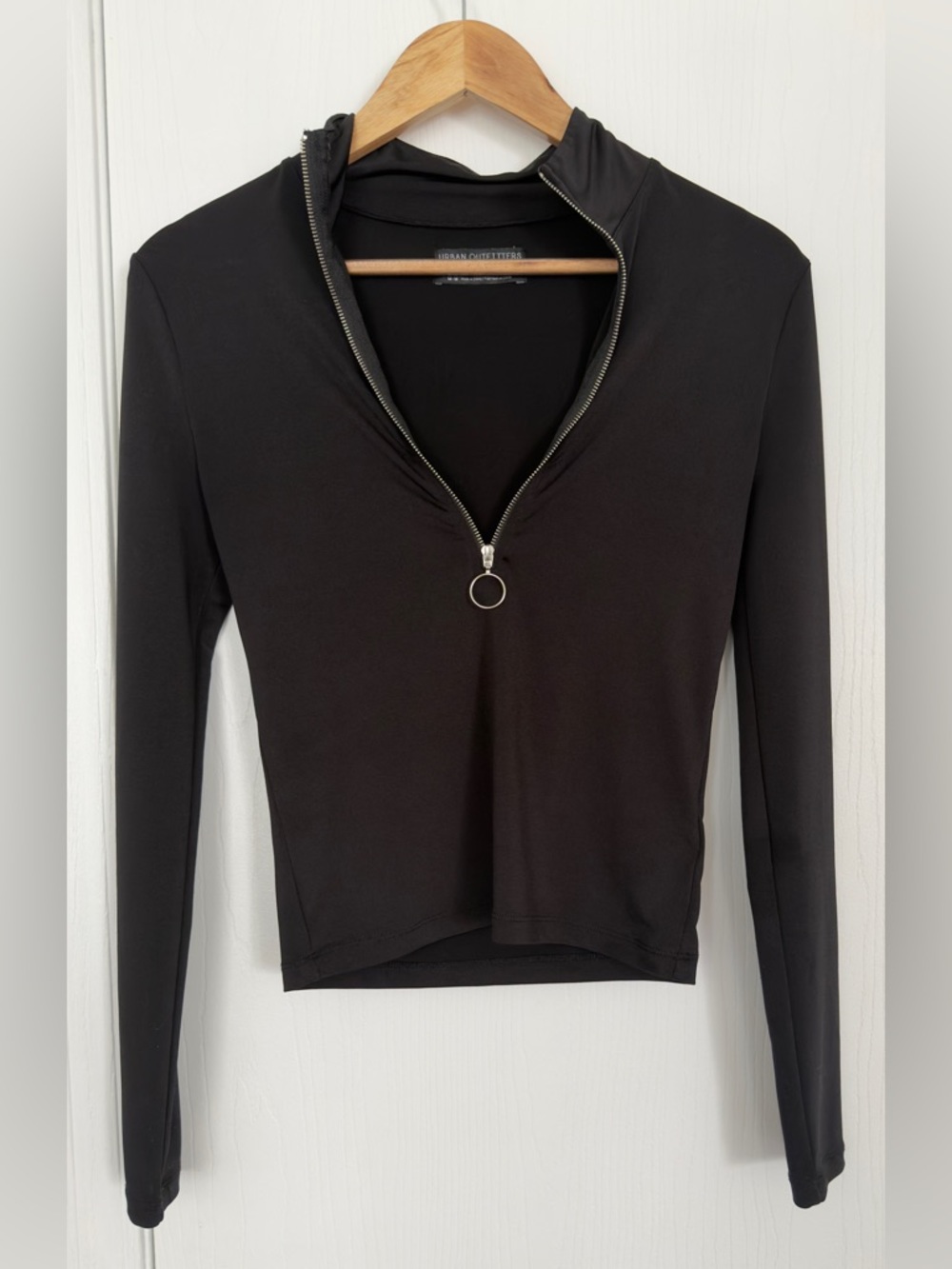 Urban Outfitters Black Long-Sleeve Zip Mock Neck Crop Top Size Medium